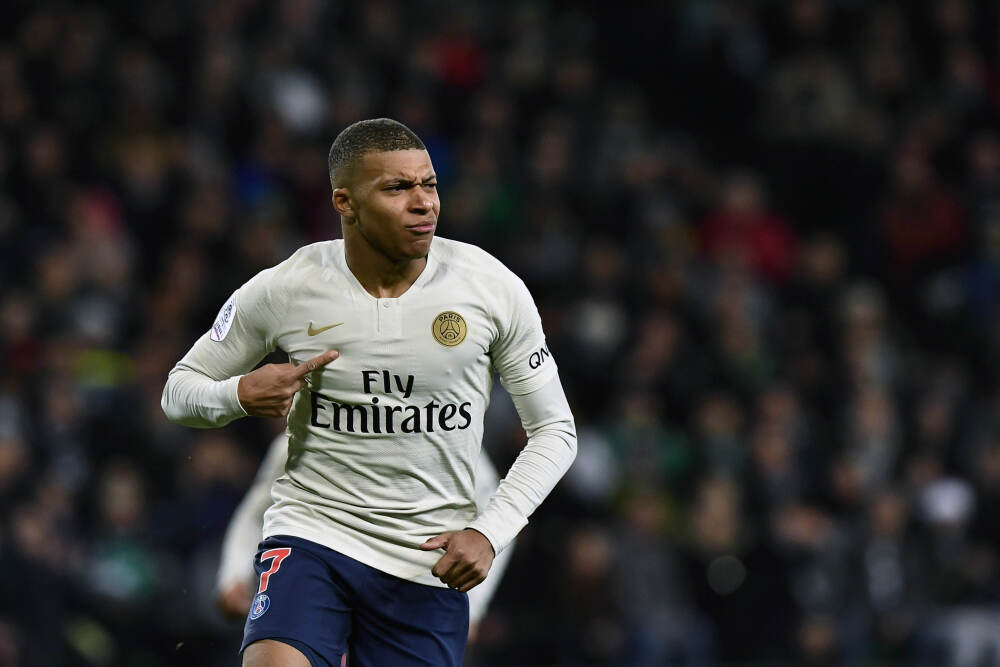 博主：广东广州豹有意申花前锋张威，将其视为冲超重要一员